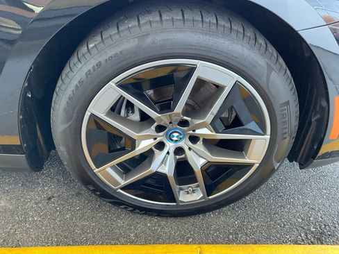 Used 2024 BMW i5 eDrive40i w/ M Sport Package image 25