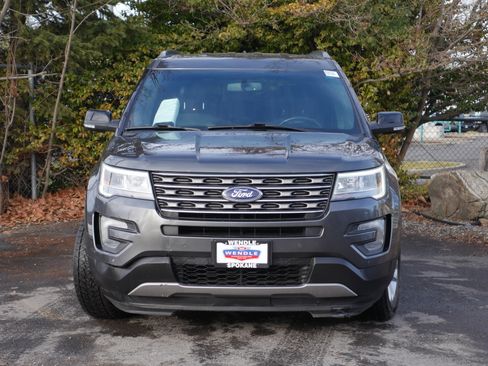 Certified 2017 Ford Explorer XLT w/ Equipment Group 202A image 30