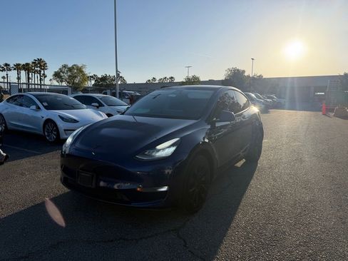 Used 2020 Tesla Model Y Long Range image 1