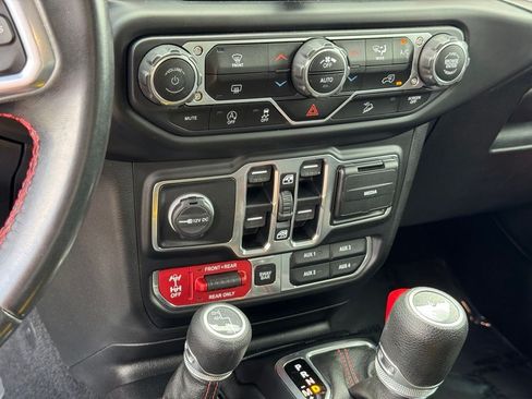Used 2020 Jeep Wrangler Unlimited Rubicon w/ LED Lighting Group AWD/4WD image 34