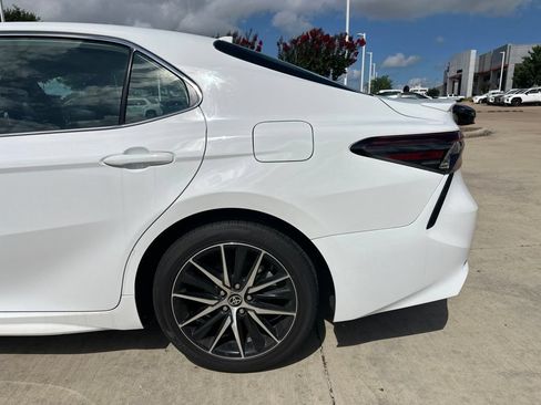 Used 2024 Toyota Camry SE FWD image 18