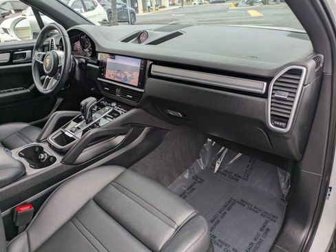 Used 2023 Porsche Cayenne Platinum Edition AWD/4WD image 33