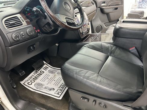 Used 2014 GMC Sierra 2500 Denali w/ Suspension Package, Off-Road image 19