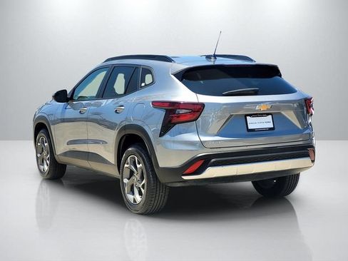 Used 2024 Chevrolet Trax LT FWD image 6