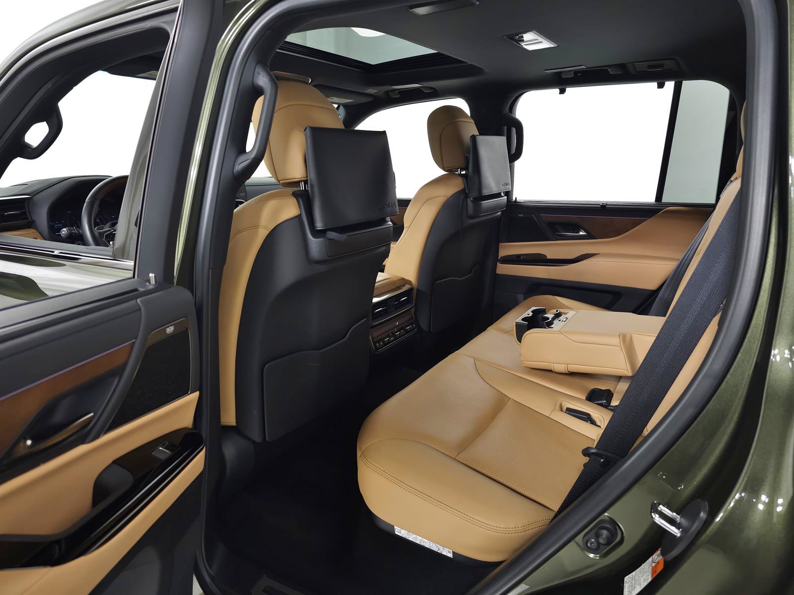 Used 2025 Lexus LX 600 4WD w/ Luxury Package image 40
