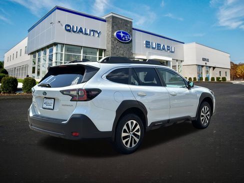 Used 2024 Subaru Outback Premium AWD/4WD image 4