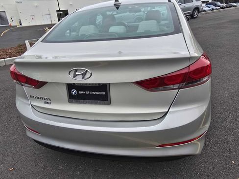 Used 2017 Hyundai Elantra SE image 15