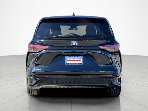 Used 2025 Toyota Sienna XSE image 4