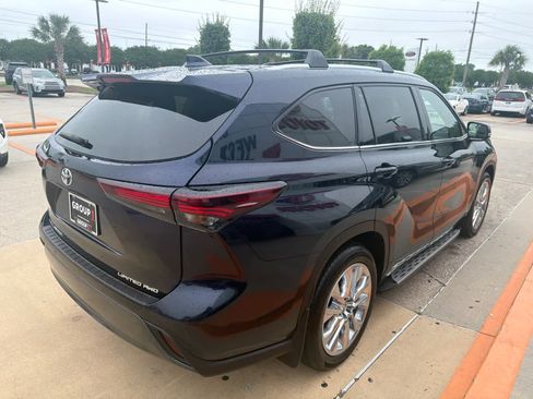Used 2024 Toyota Highlander Limited AWD/4WD image 11