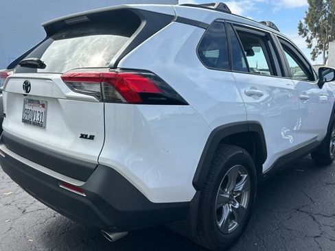 Used 2025 Toyota RAV4 XLE FWD image 5
