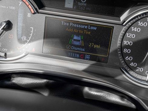 Used 2025 Cadillac XT6 Sport image 18