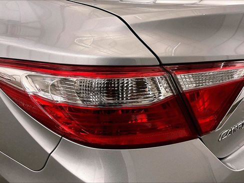 Used 2017 Toyota Camry XLE w/ Moonroof Package image 28