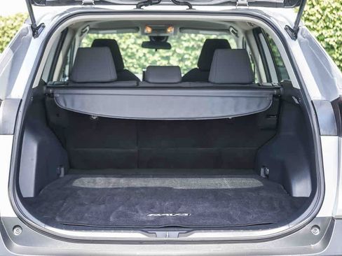 Used 2021 Toyota RAV4 LE w/ Carpet Mat Package (TMS) FWD image 38