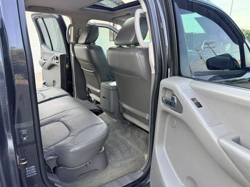 Used 2013 Nissan Frontier SL w/ Moonroof Pkg AWD/4WD image 23
