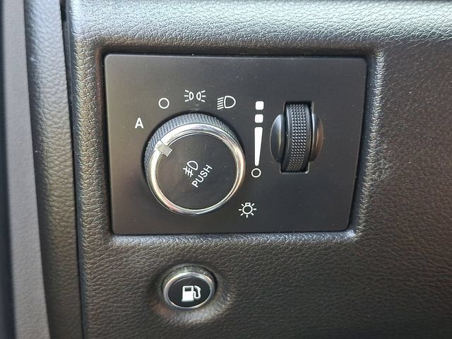 Used 2020 Jeep Grand Cherokee Laredo AWD/4WD image 25