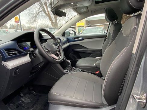 Used 2024 Volkswagen Taos SE w/ Panoramic Sunroof Package image 14