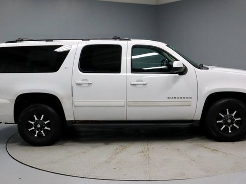 Used 2011 Chevrolet Suburban LT image 10