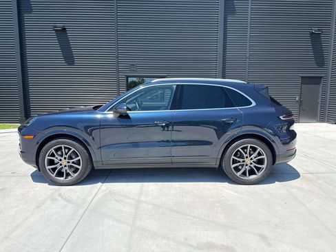 Certified 2024 Porsche Cayenne AWD/4WD image 2