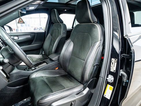 Used 2021 Volvo XC40 P8 Recharge w/ Advanced Package image 37