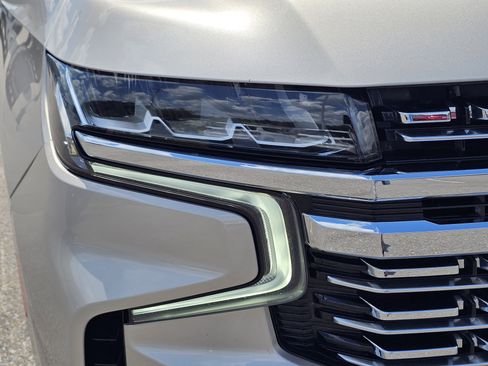 Used 2021 Chevrolet Tahoe Premier w/ Premium Package AWD/4WD image 4