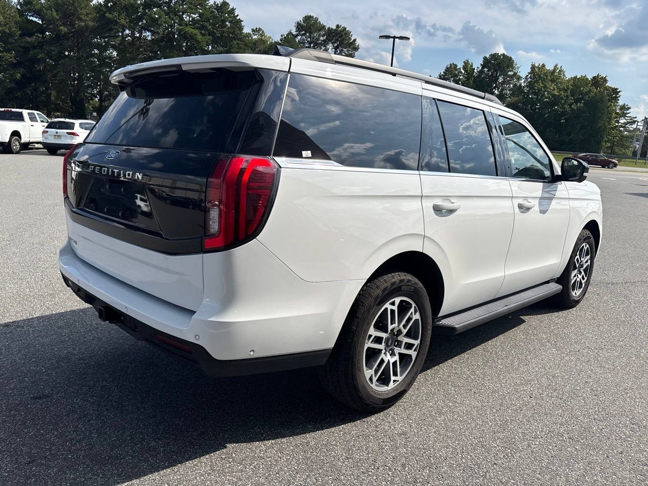 Used 2025 Ford Expedition Active AWD/4WD image 10