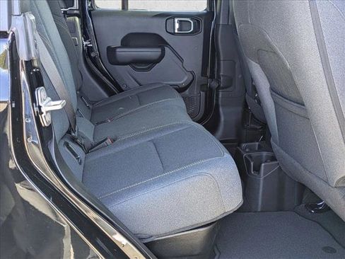 Used 2024 Jeep Gladiator Sport image 17