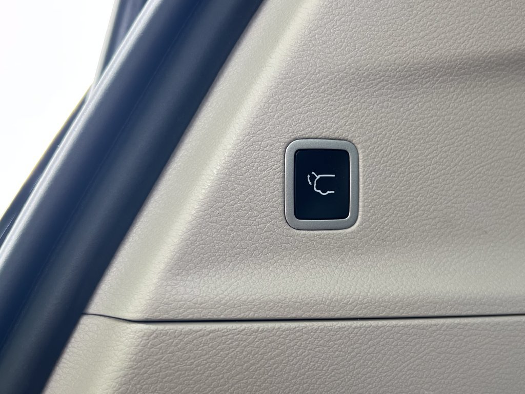 Used 2024 Chrysler Pacifica Touring-L FWD image 19