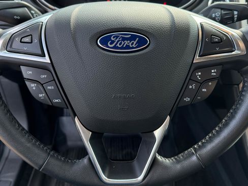 Used 2017 Ford Fusion SE w/ Equipment Group 201A FWD image 19