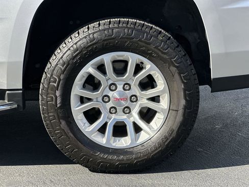 Used 2018 GMC Yukon SLT image 8