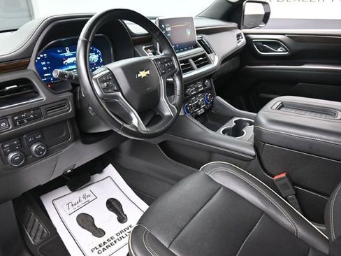 Used 2023 Chevrolet Suburban Premier image 18