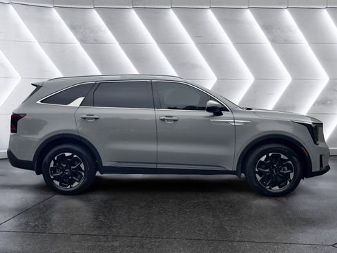 Used 2025 Kia Sorento S FWD image 6