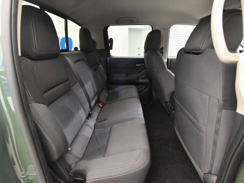 Used 2025 Nissan Frontier SV w/ SV Convenience Package RWD image 16