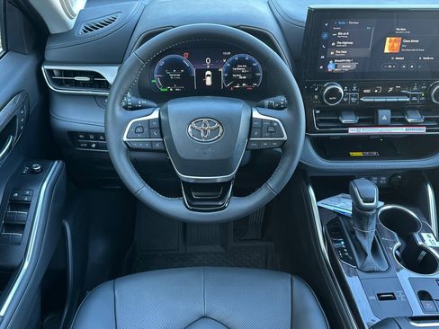 New 2026 Toyota Highlander Limited AWD/4WD image 16