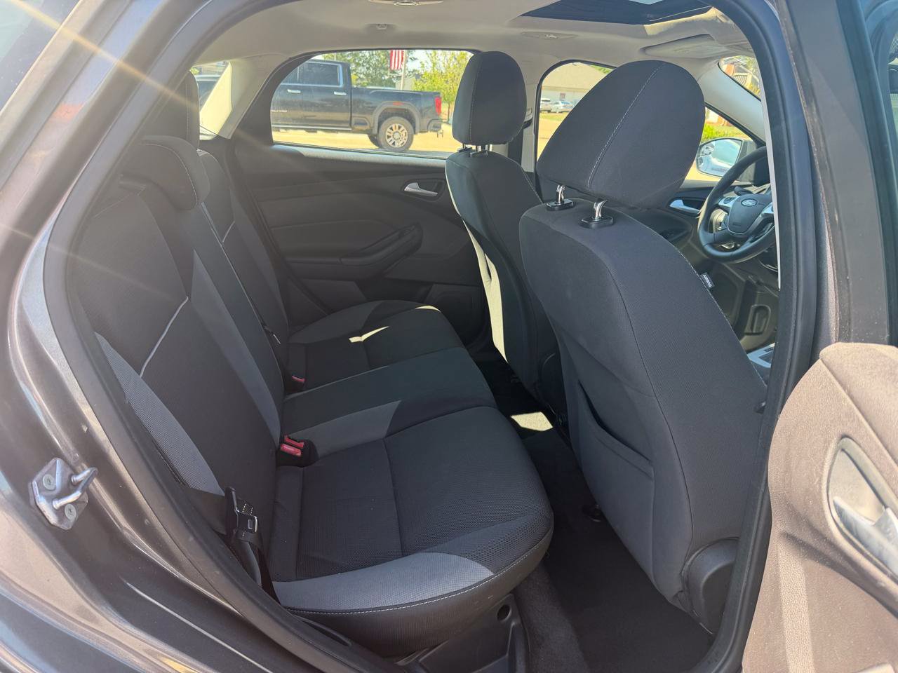 Used 2012 Ford Focus SE FWD image 9