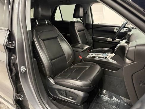 Used 2023 Ford Explorer XLT w/ Equipment Group 202A AWD/4WD image 41