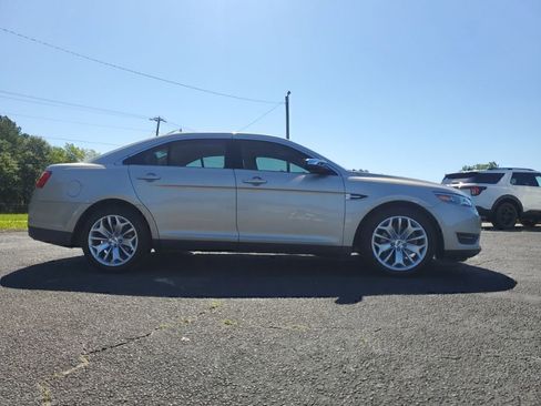 Used 2018 Ford Taurus Limited FWD image 4