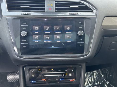 Used 2022 Volkswagen Tiguan SE image 31
