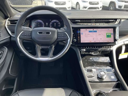 New 2026 Jeep Grand Cherokee Limited w/ Limited Altitude Package AWD/4WD image 19