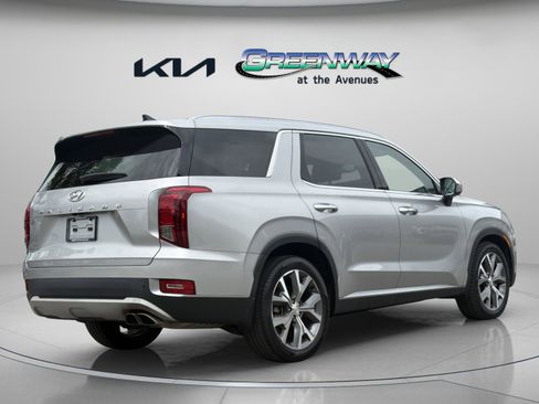 Used 2022 Hyundai Palisade SEL w/ Premium Package FWD image 6