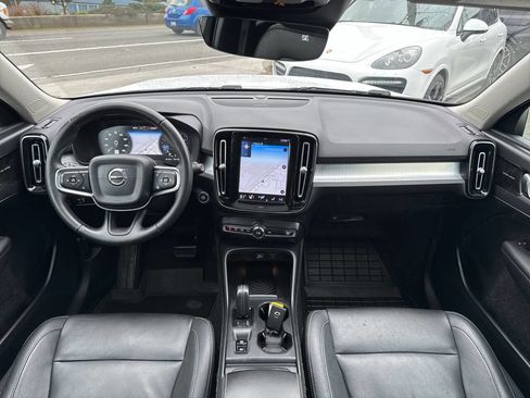 Used 2019 Volvo XC40 T5 Momentum image 22
