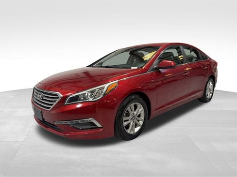 Used 2015 Hyundai Sonata SE image 1