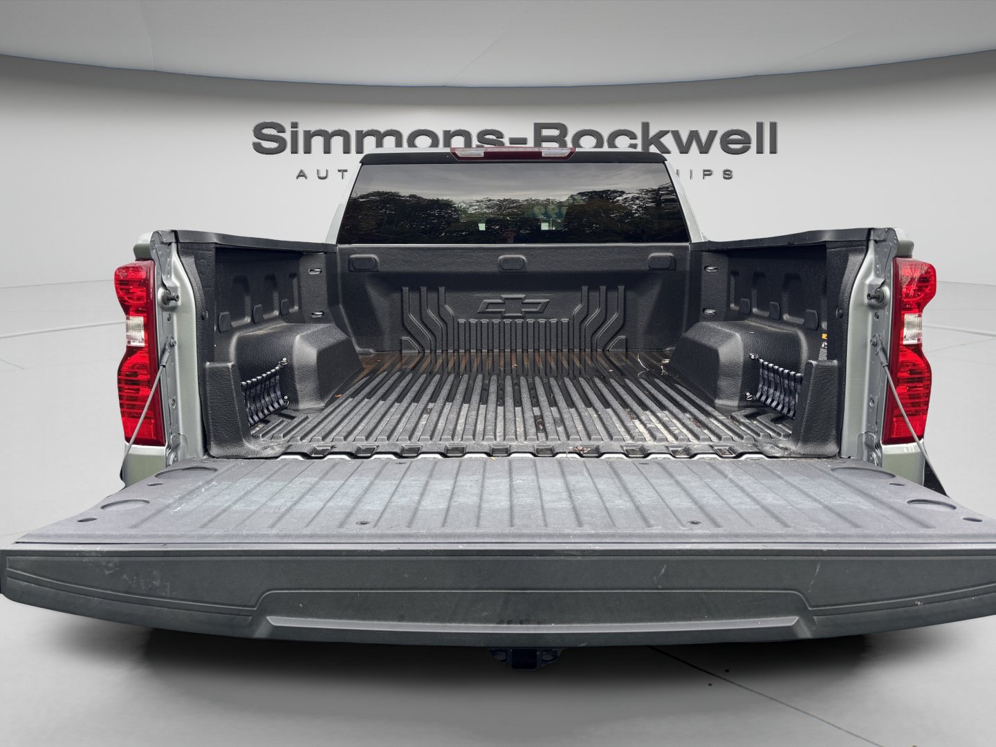 Used 2024 Chevrolet Silverado 1500 LT AWD/4WD image 8