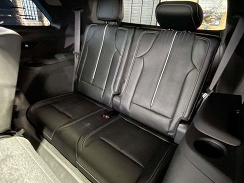 Used 2026 Cadillac Vistiq Sport image 12