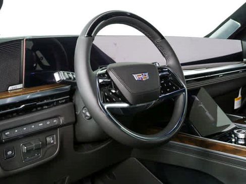 Certified 2026 Cadillac Escalade ESV Platinum Sport AWD/4WD image 4