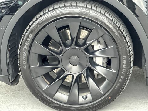 Used 2021 Tesla Model Y Long Range image 25