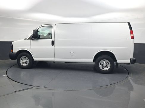 Used 2016 Chevrolet Express 2500 RWD image 10