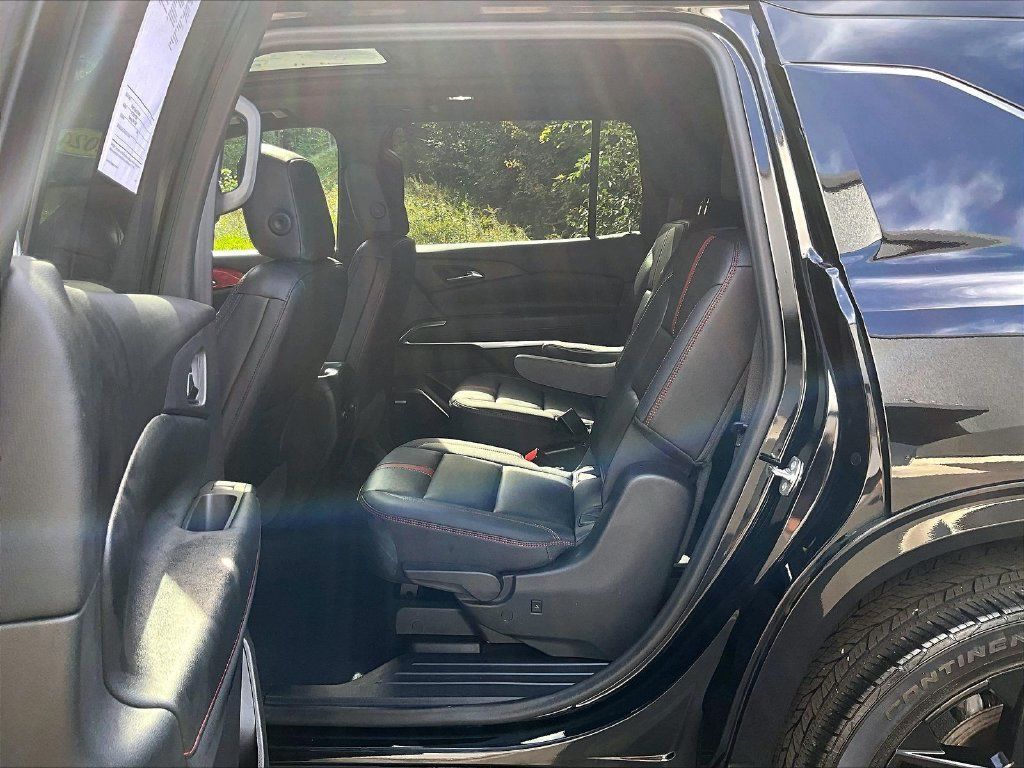 Used 2024 Chevrolet Traverse RS w/ LPO, Floor Liner Package AWD/4WD image 14