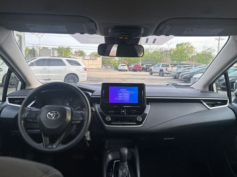 Used 2025 Toyota Corolla LE FWD image 31