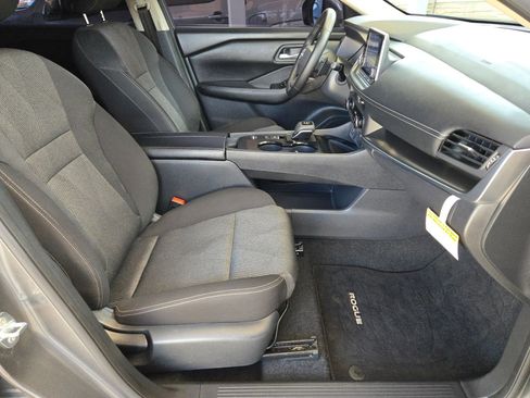 Certified 2025 Nissan Rogue SV image 28