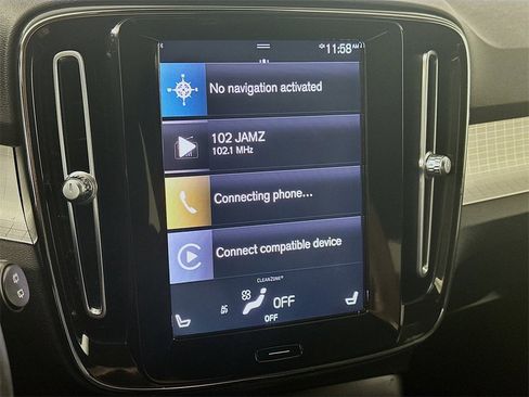 Used 2022 Volvo XC40 T4 Momentum image 19